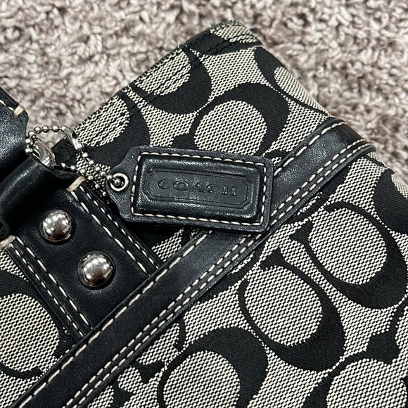 Coach purse - Picture 4 of 7